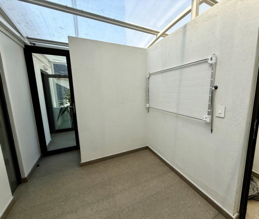To Let 2 Bedroom Property for Rent in Dunkeld Gauteng
