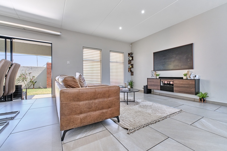 3 Bedroom Property for Sale in Crowthorne AH Gauteng