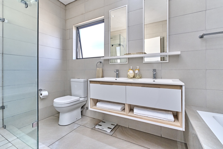3 Bedroom Property for Sale in Crowthorne AH Gauteng