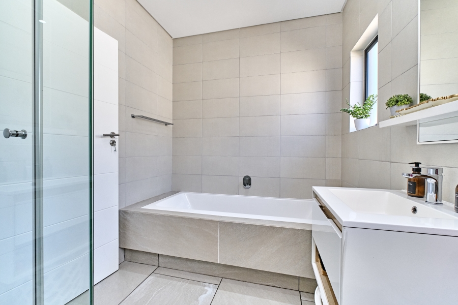 3 Bedroom Property for Sale in Crowthorne AH Gauteng