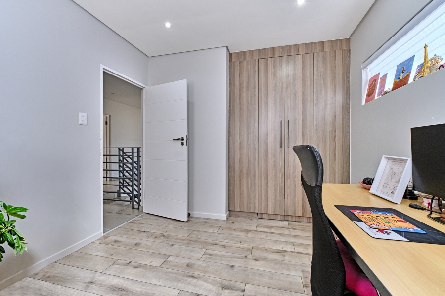 3 Bedroom Property for Sale in Crowthorne AH Gauteng