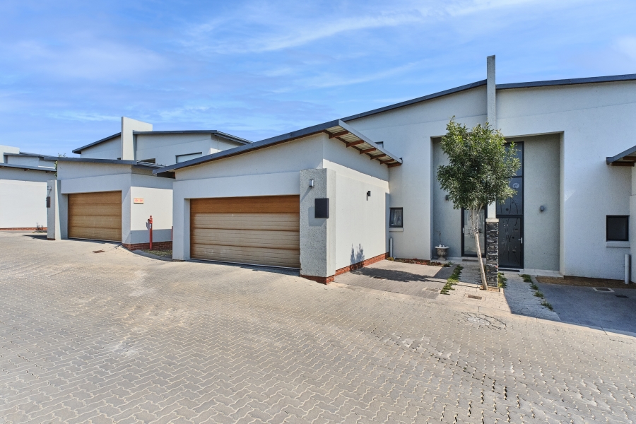 3 Bedroom Property for Sale in Crowthorne AH Gauteng