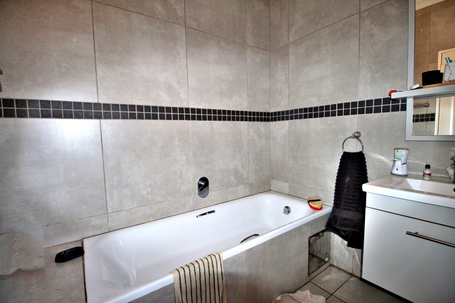 3 Bedroom Property for Sale in Pomona Gauteng