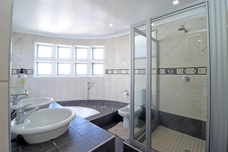 To Let 3 Bedroom Property for Rent in Greenside Gauteng