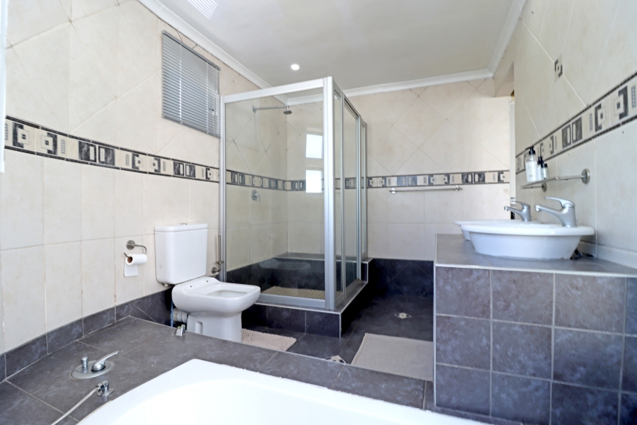 To Let 3 Bedroom Property for Rent in Greenside Gauteng