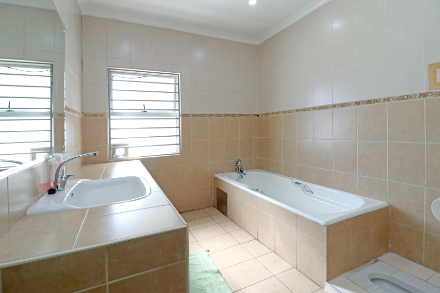 To Let 3 Bedroom Property for Rent in Greenside Gauteng