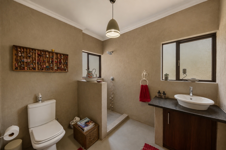 4 Bedroom Property for Sale in Leeuwfontein Gauteng