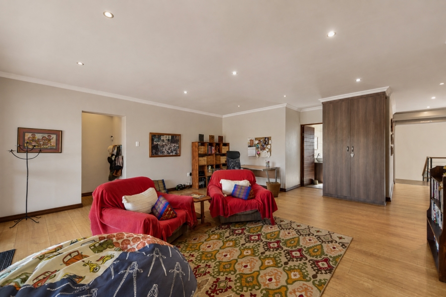 4 Bedroom Property for Sale in Leeuwfontein Gauteng