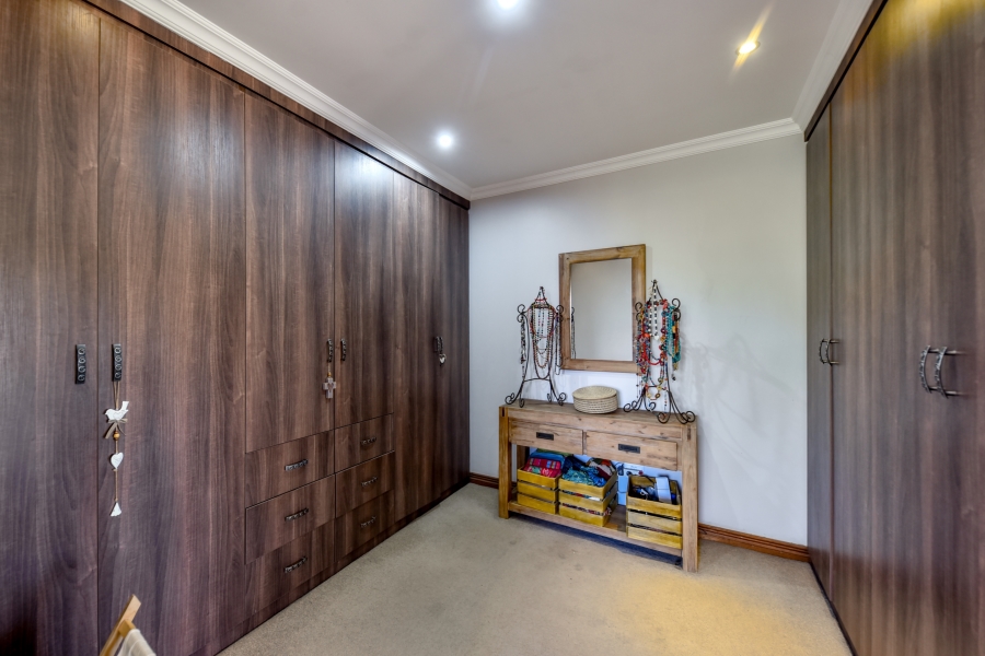 4 Bedroom Property for Sale in Leeuwfontein Gauteng
