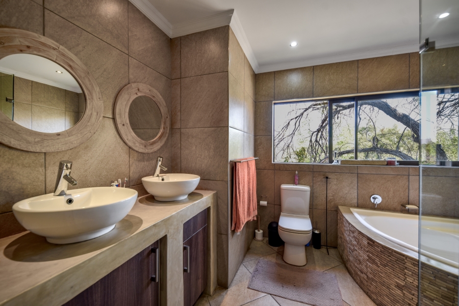 4 Bedroom Property for Sale in Leeuwfontein Gauteng