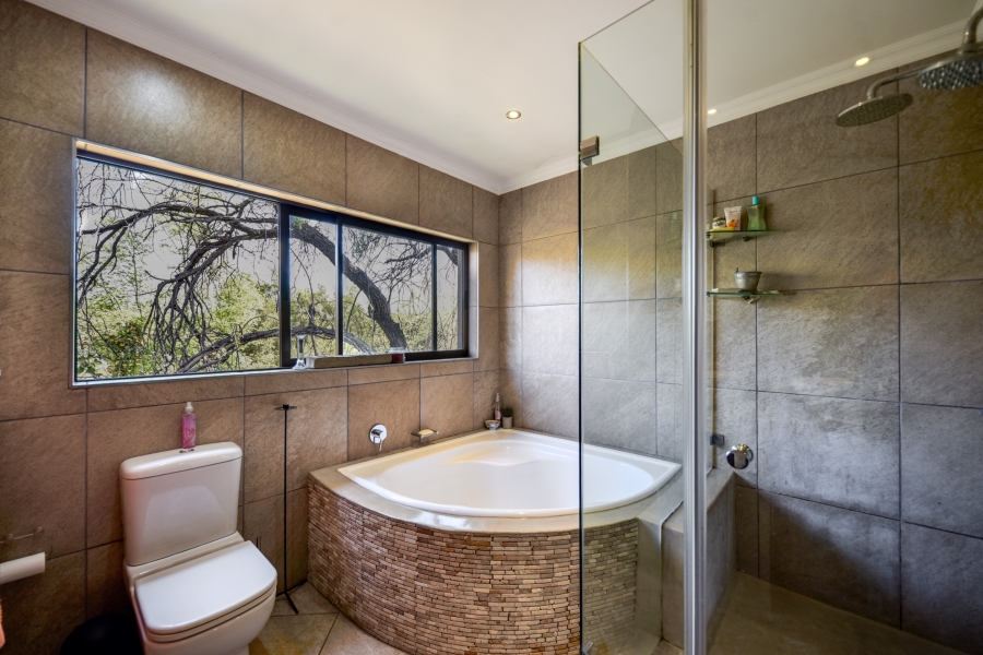 4 Bedroom Property for Sale in Leeuwfontein Gauteng