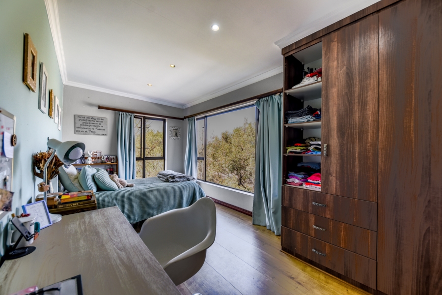 4 Bedroom Property for Sale in Leeuwfontein Gauteng