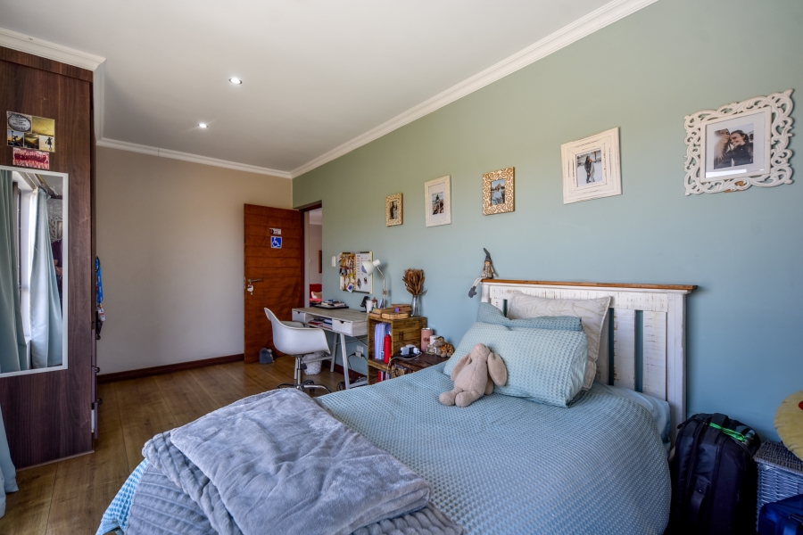 4 Bedroom Property for Sale in Leeuwfontein Gauteng