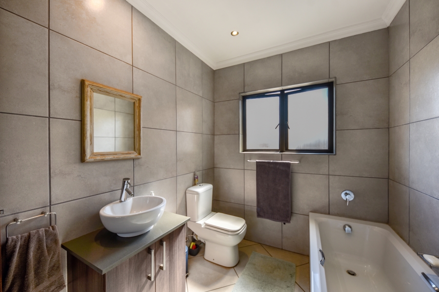 4 Bedroom Property for Sale in Leeuwfontein Gauteng