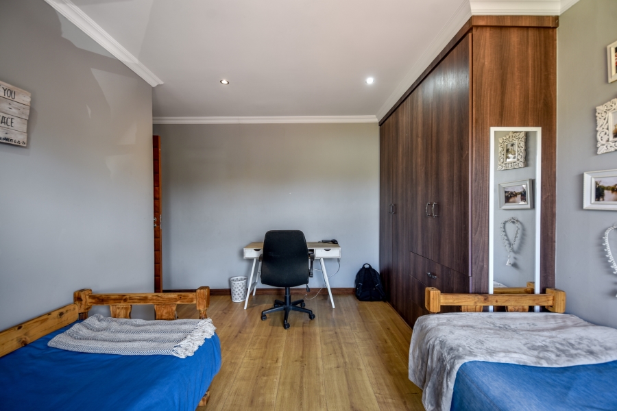 4 Bedroom Property for Sale in Leeuwfontein Gauteng