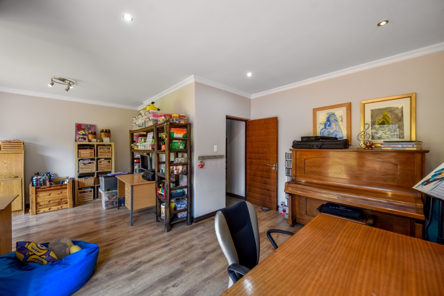 4 Bedroom Property for Sale in Leeuwfontein Gauteng