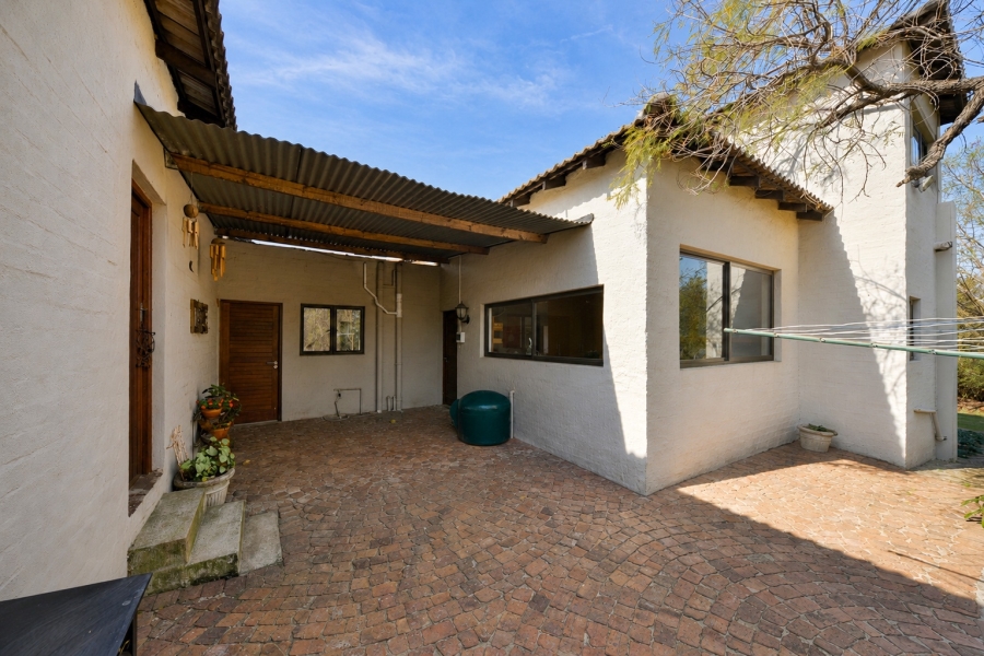 4 Bedroom Property for Sale in Leeuwfontein Gauteng