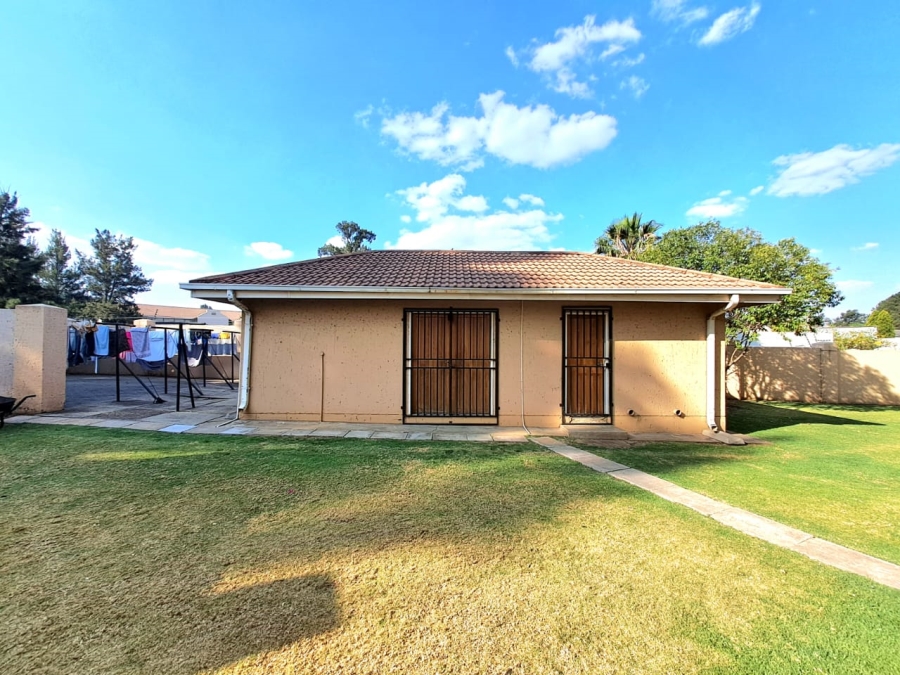 To Let 3 Bedroom Property for Rent in Three Rivers Proper Gauteng