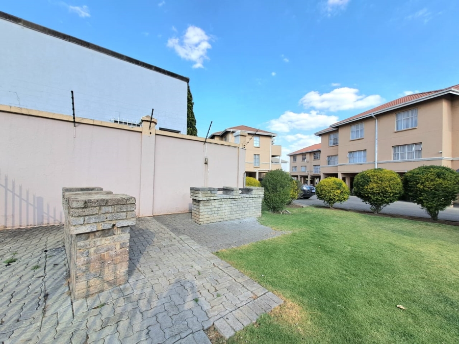 To Let 3 Bedroom Property for Rent in Three Rivers Proper Gauteng