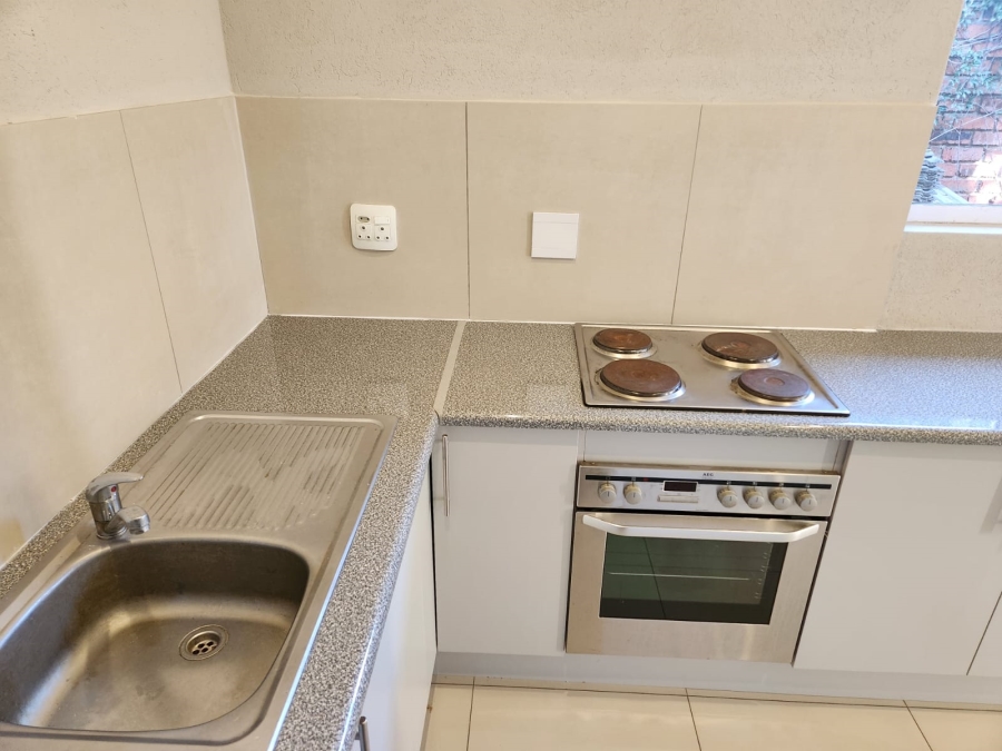 To Let 2 Bedroom Property for Rent in Wendywood Gauteng