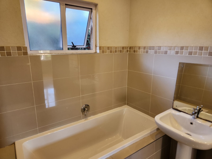 To Let 2 Bedroom Property for Rent in Wendywood Gauteng