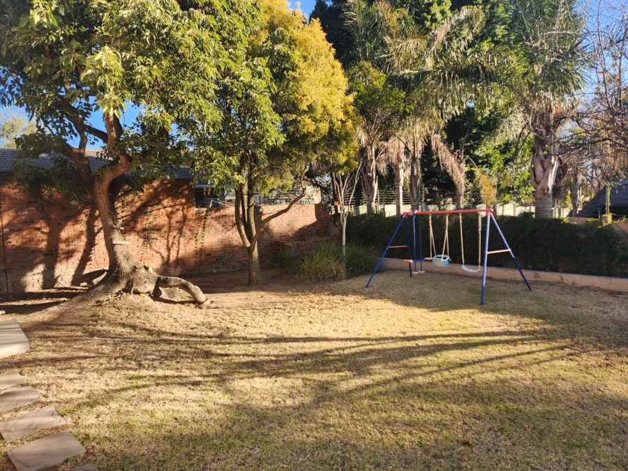 To Let 2 Bedroom Property for Rent in Wendywood Gauteng