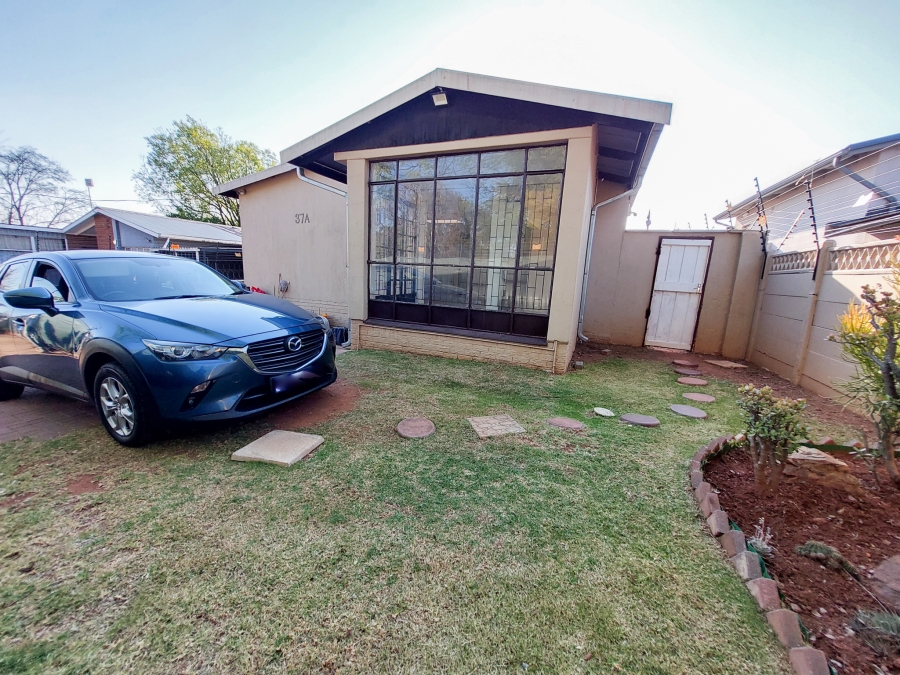 To Let 2 Bedroom Property for Rent in Westdene Gauteng