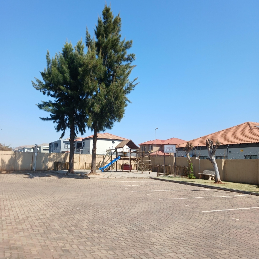 1 Bedroom Property for Sale in The Orchards Gauteng