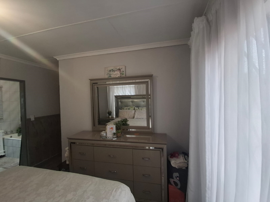 3 Bedroom Property for Sale in Lotus Gardens Gauteng
