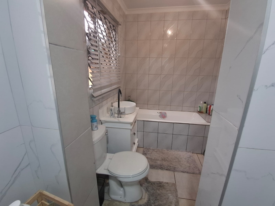 3 Bedroom Property for Sale in Lotus Gardens Gauteng