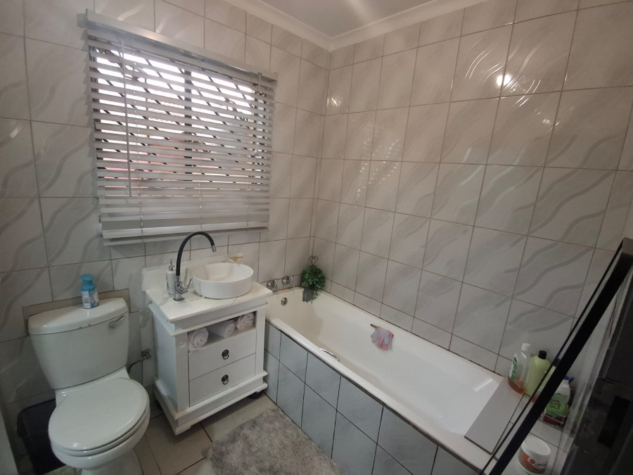 3 Bedroom Property for Sale in Lotus Gardens Gauteng