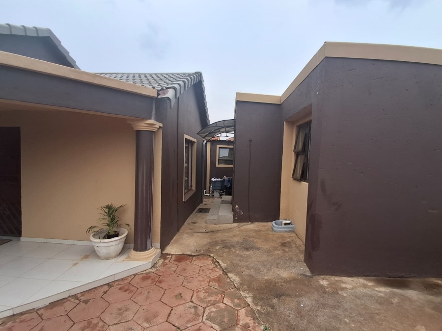 3 Bedroom Property for Sale in Lotus Gardens Gauteng