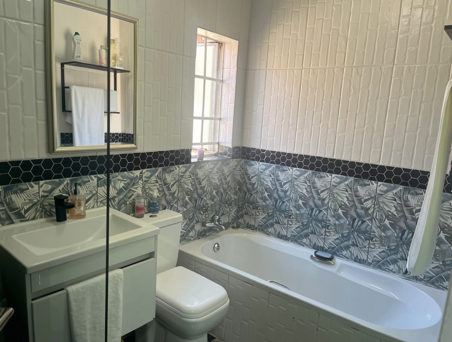 2 Bedroom Property for Sale in Vorna Valley Gauteng