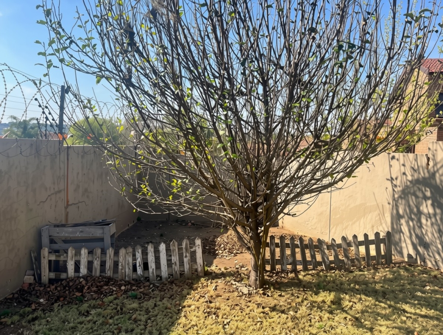 2 Bedroom Property for Sale in Vorna Valley Gauteng