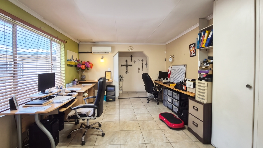 3 Bedroom Property for Sale in Hurlyvale Gauteng