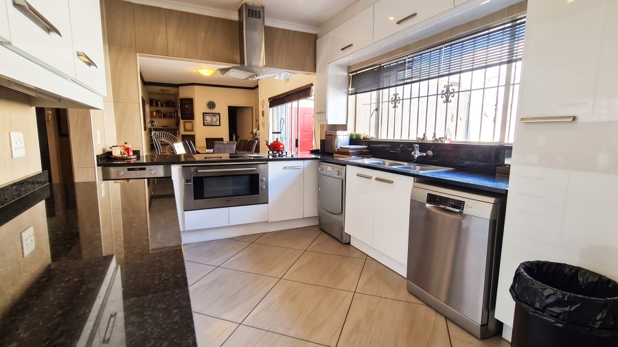 3 Bedroom Property for Sale in Hurlyvale Gauteng