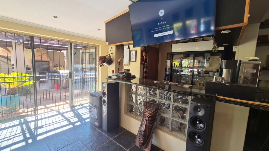 3 Bedroom Property for Sale in Hurlyvale Gauteng