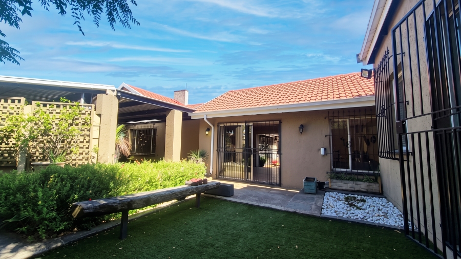 3 Bedroom Property for Sale in Hurlyvale Gauteng