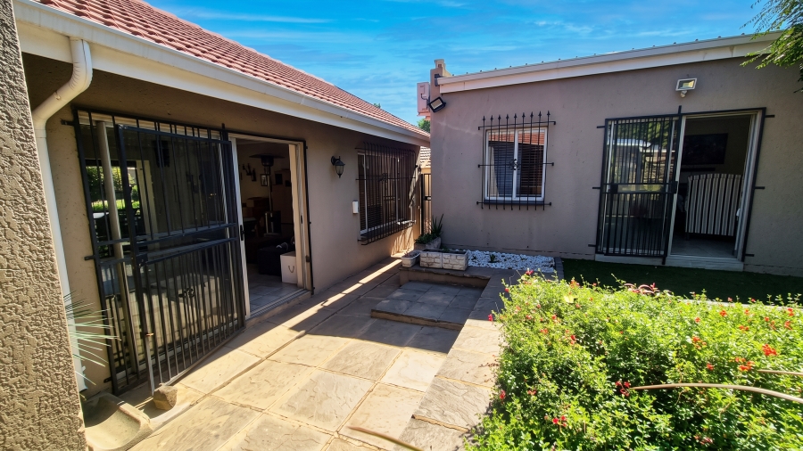 3 Bedroom Property for Sale in Hurlyvale Gauteng