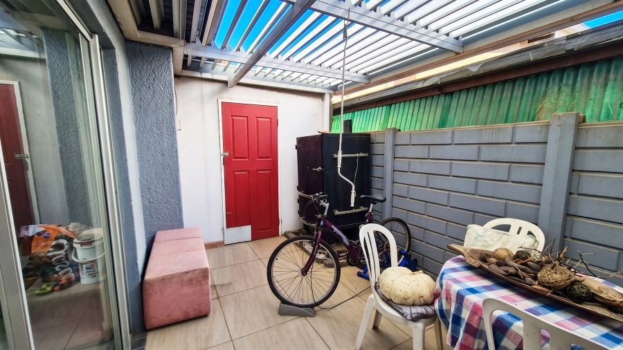 3 Bedroom Property for Sale in Hurlyvale Gauteng