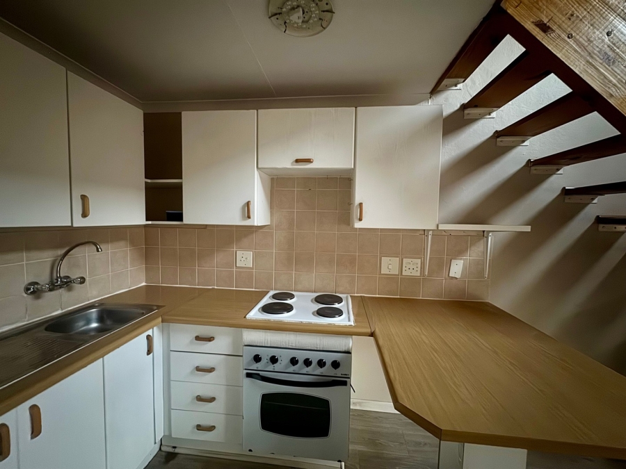 To Let 2 Bedroom Property for Rent in Eldoraigne Gauteng