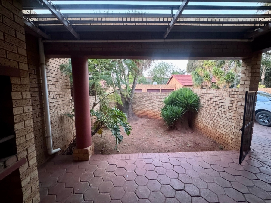 To Let 2 Bedroom Property for Rent in Eldoraigne Gauteng