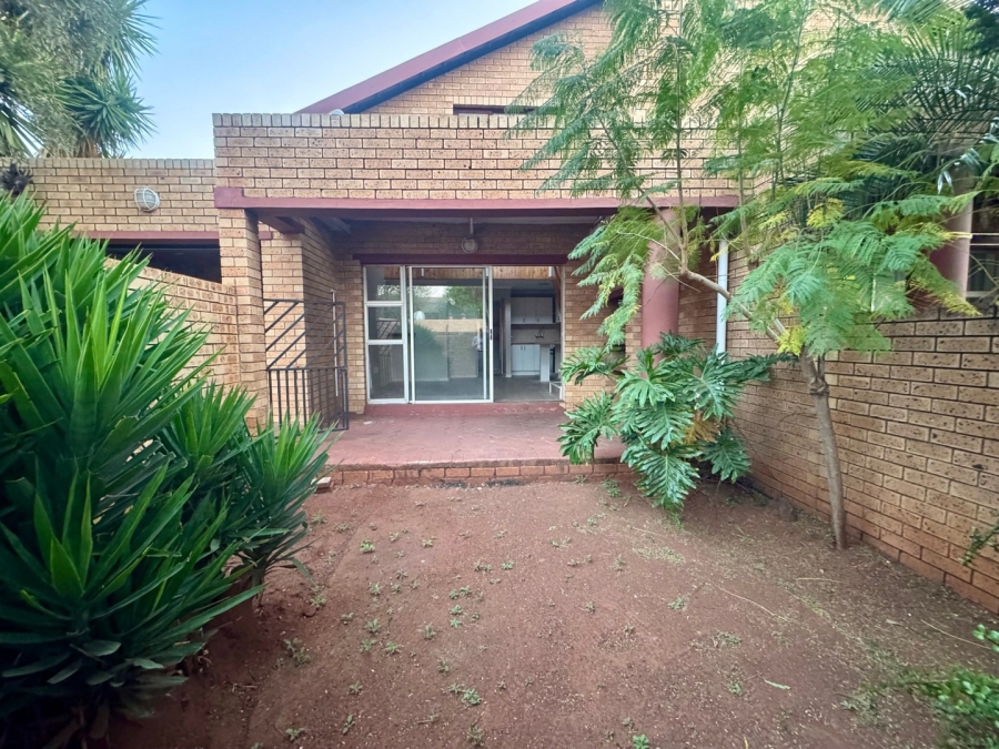 To Let 2 Bedroom Property for Rent in Eldoraigne Gauteng
