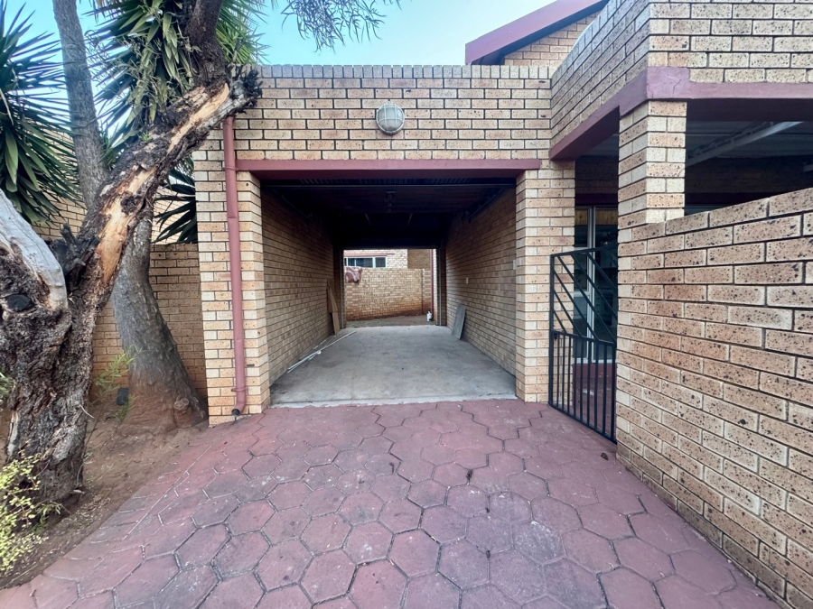 To Let 2 Bedroom Property for Rent in Eldoraigne Gauteng