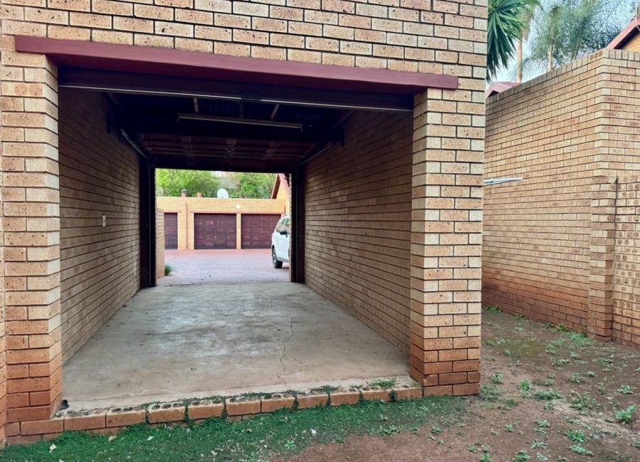 To Let 2 Bedroom Property for Rent in Eldoraigne Gauteng