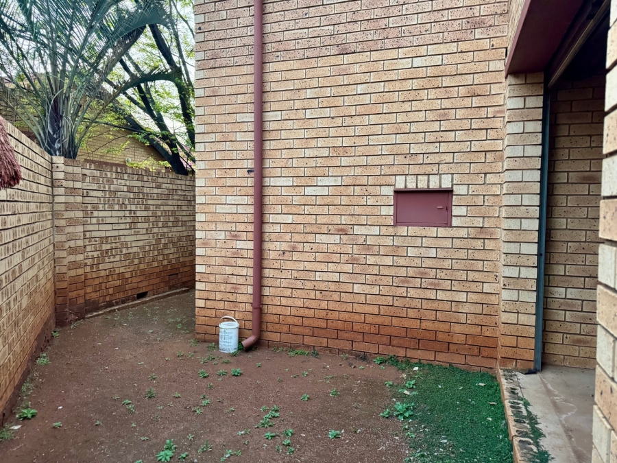 To Let 2 Bedroom Property for Rent in Eldoraigne Gauteng