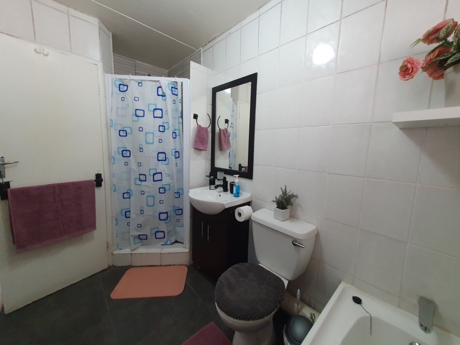 To Let 2 Bedroom Property for Rent in Sunninghill Gauteng