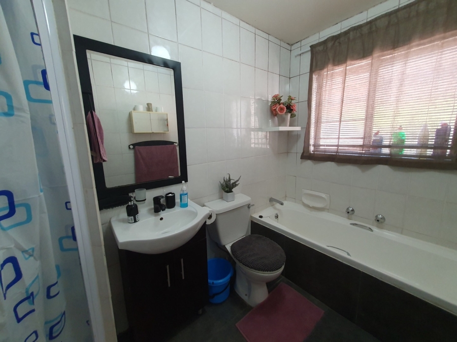 To Let 2 Bedroom Property for Rent in Sunninghill Gauteng