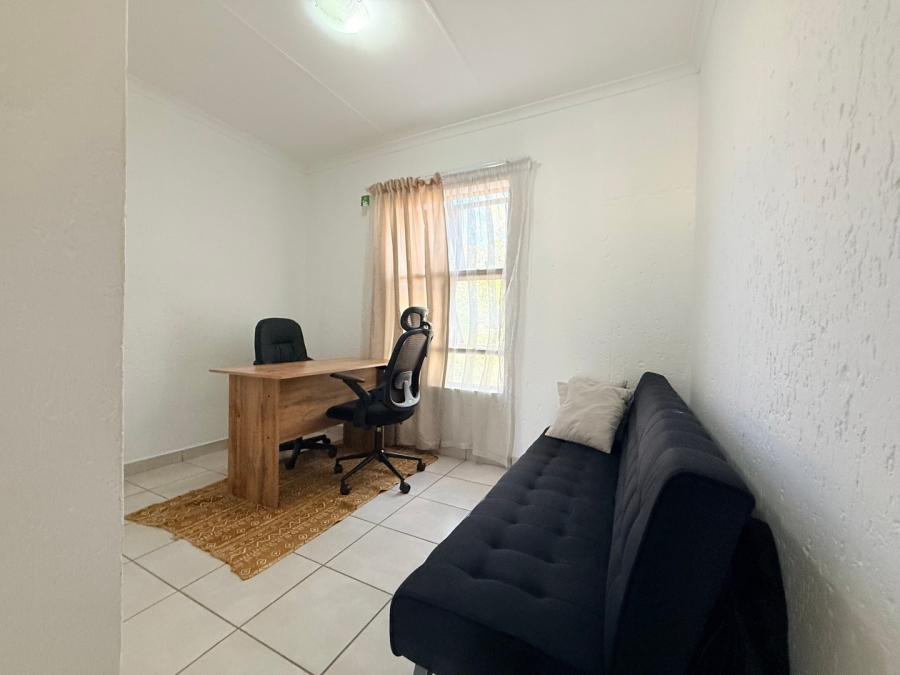 To Let 2 Bedroom Property for Rent in Ferndale Gauteng