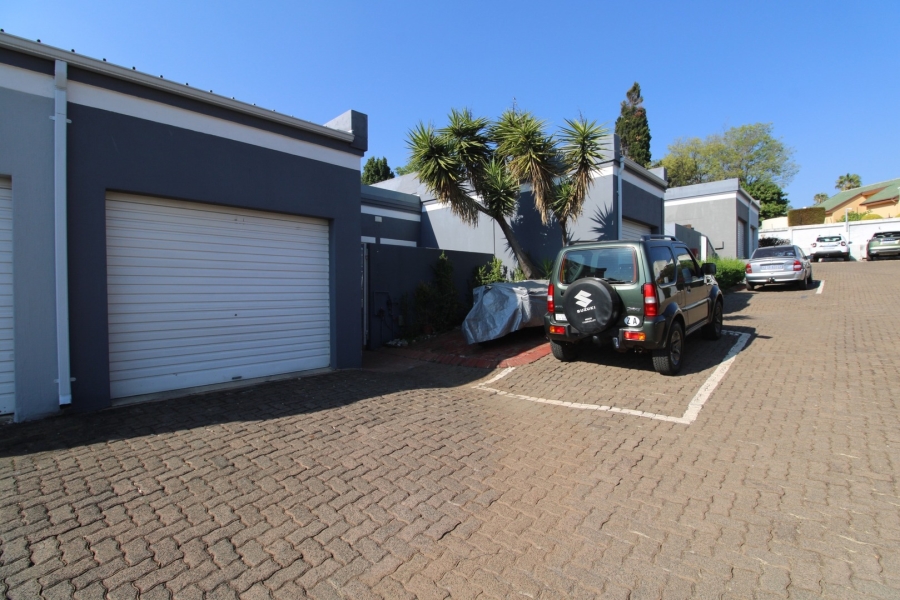 To Let 2 Bedroom Property for Rent in Robin Acres Gauteng